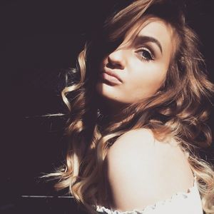 Meet your Posher, Elainna